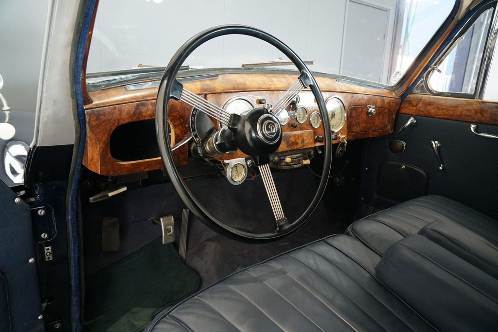 32649522-3.jpg