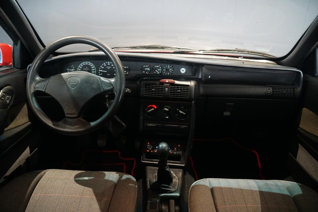 37518003-2.jpg