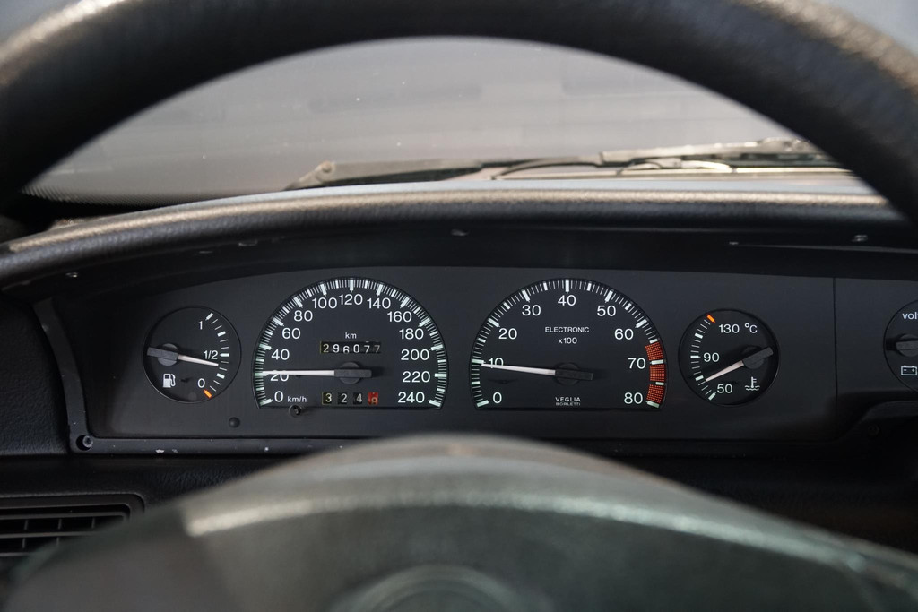 37518003-25.jpg
