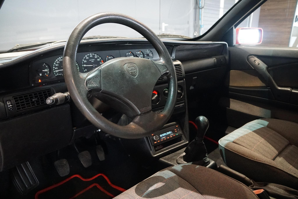 37518003-3.jpg