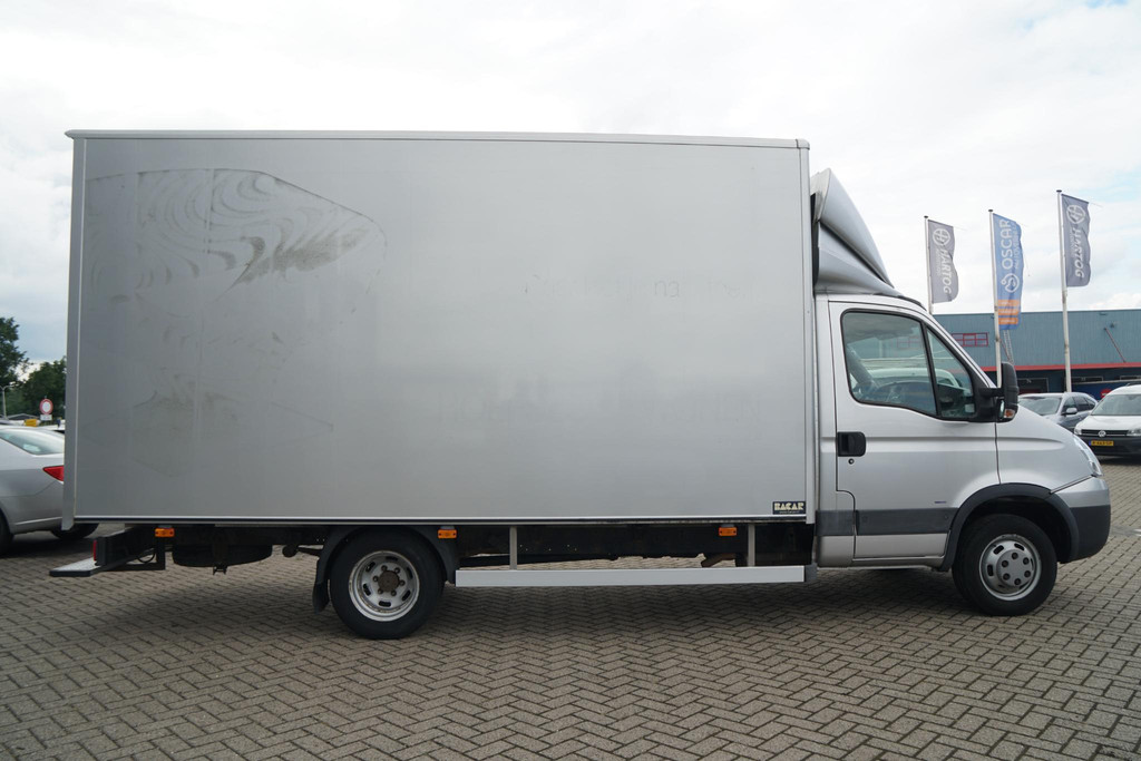 39094437-5.jpg