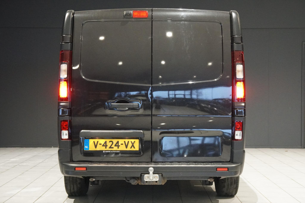 42369790-5.jpg