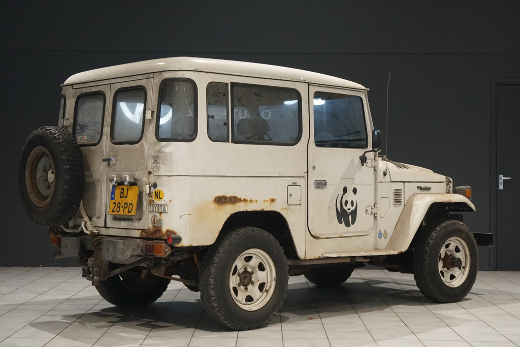 42815117-1.jpg