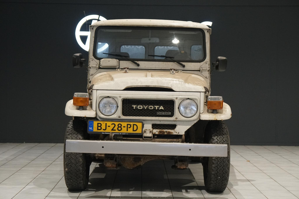 42815117-2.jpg