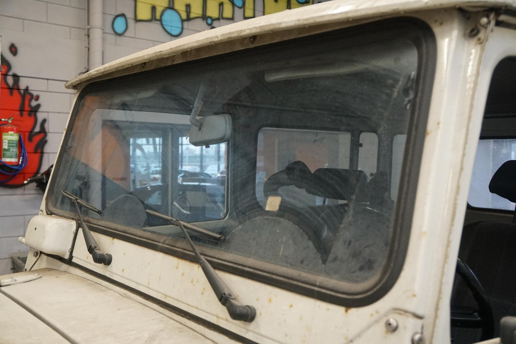 42815117-46.jpg