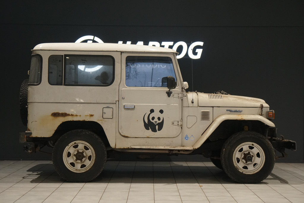 42815117-5.jpg