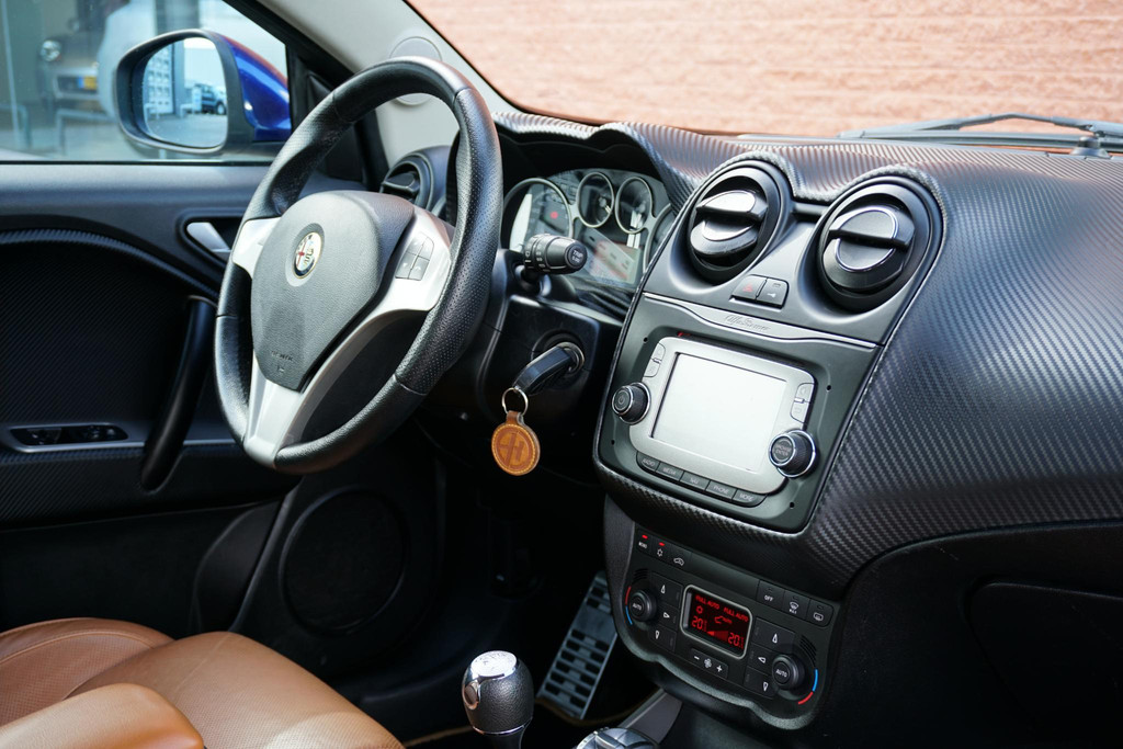 52482110-2.jpg