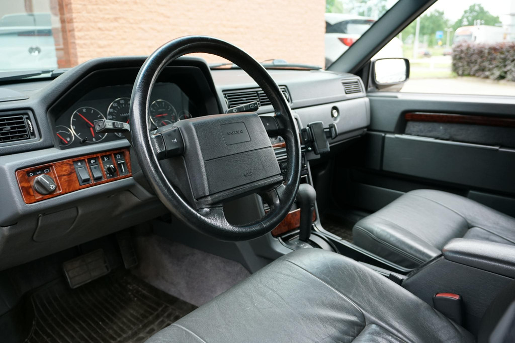 53977732-3.jpg