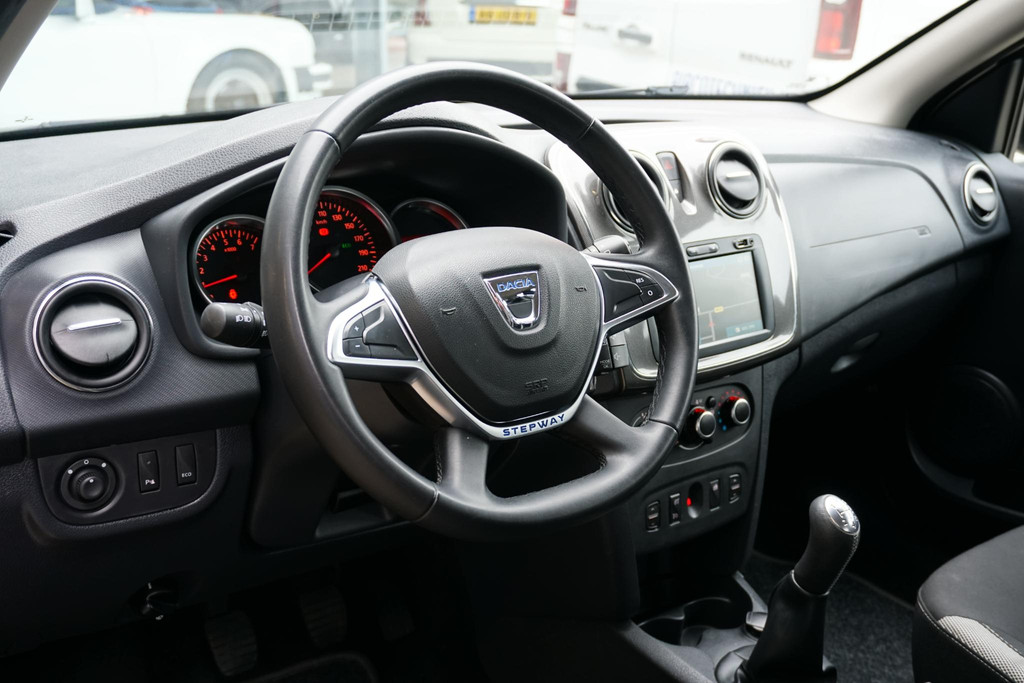 56273076-14.jpg