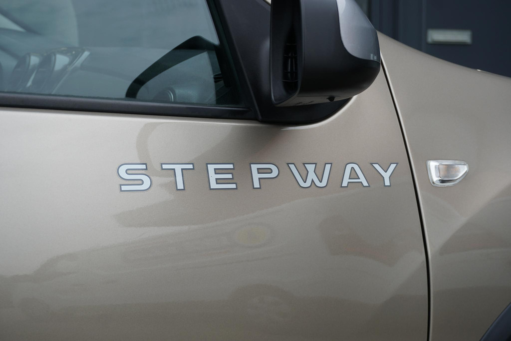 56273076-19.jpg